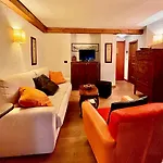 Apartment Caldo Rifugio Con Giardino In Pieno Centro Courmayeur