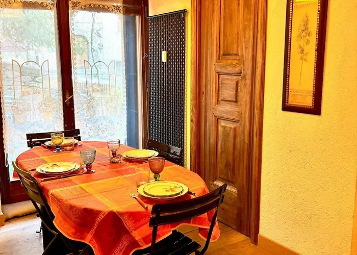 Caldo Rifugio Con Giardino In Pieno Centro 쿠르마예